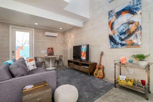 Contemporary Home In Downtown Austin