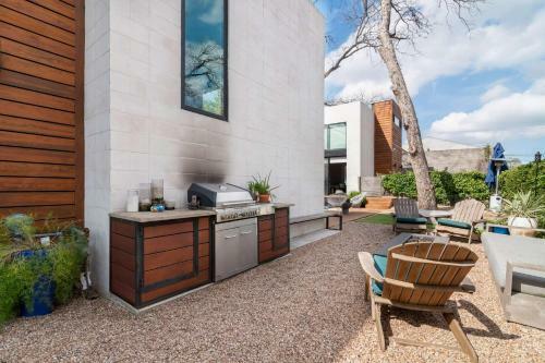 Contemporary Home In Downtown Austin