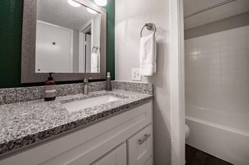 Apartamento Wanderjaunt - Sleek North Austin Apts
