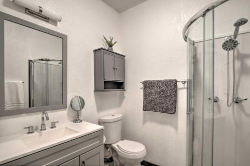 Cozy Modern Apartment - Steps To Dtwn Bus!