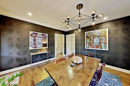 Modern Escape With Firepit - 2 Blocks To Dining Home