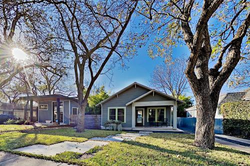 Modern Escape With Firepit - 2 Blocks To Dining Home