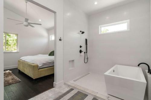 East Elizabeth St Main Home