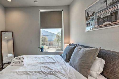 Apartamento Modern Chic Condo With Balcony And Pool, Walk To Downtown
