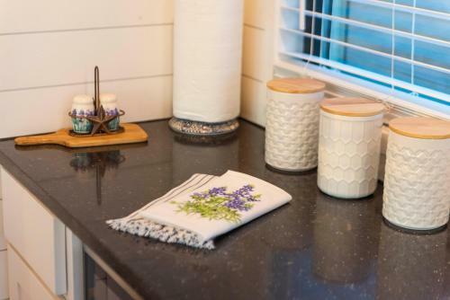 Posada The Bluebonnet-tiny Container Home Country Setting 12 Min To Downtown