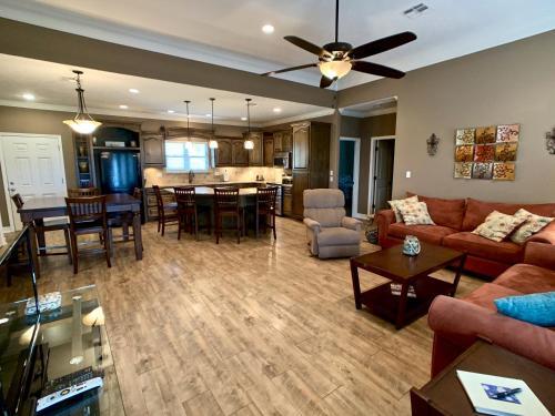 Best Little Shorehouse Home