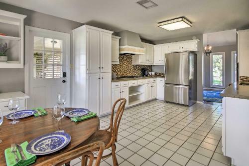 Renovated Home Nestled On Cibolo Creek With Fire Pit