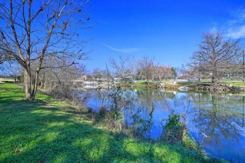 Renovated Home Nestled On Cibolo Creek With Fire Pit