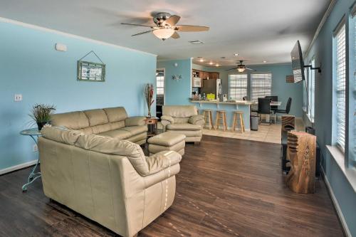 Spacious Stilted Home, 2 Blocks To Gulf Shore