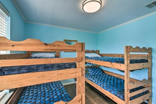 Spacious Stilted Home, 2 Blocks To Gulf Shore