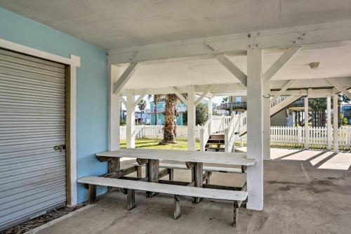 Spacious Stilted Home, 2 Blocks To Gulf Shore