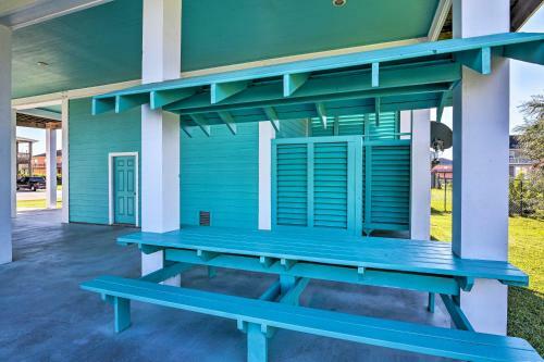 Updated Bolivar Peninsula Retreat With Deck!