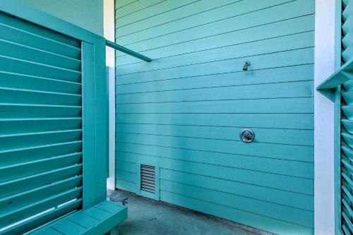 Updated Bolivar Peninsula Retreat With Deck!