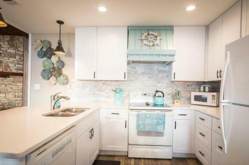 Cliff House At Canyon Lake Home