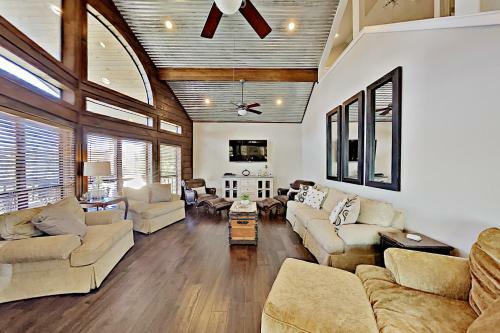 Opulent Waterfront Home - Dock, Hot Tub & Fire Pit Home