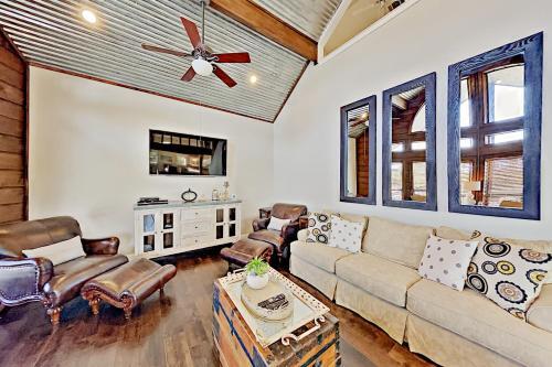 Opulent Waterfront Home - Dock, Hot Tub & Fire Pit Home