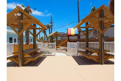 Nemo Cay Resort D150k Poolside By Padre Escapes