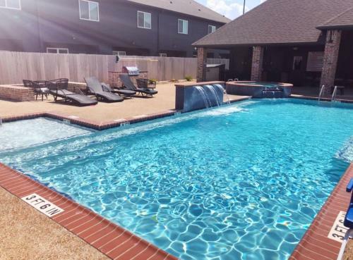 New Condo -great Location! #712