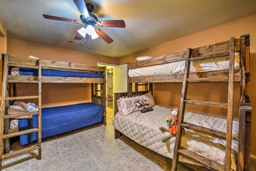 Spacious Conroe Home With Foosball And Pool Table!