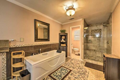 Spacious Conroe Home With Foosball And Pool Table!