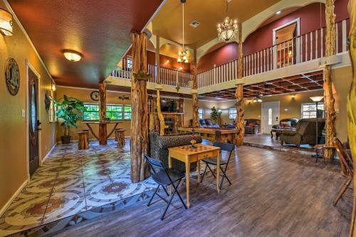 Spacious Conroe Home With Foosball And Pool Table!