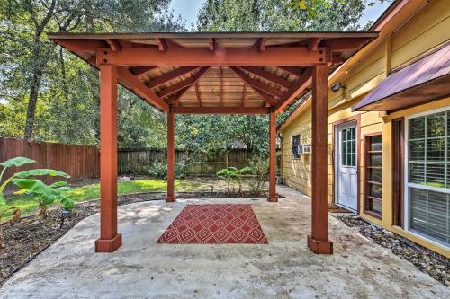 Spacious Conroe Home With Foosball And Pool Table!