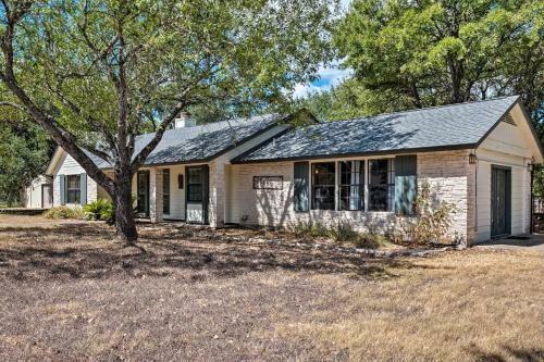New! Austin-area Home With Large Private Yard And Deck