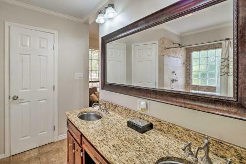 New! Austin-area Home With Large Private Yard And Deck