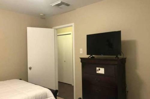 Spacious 3 Bed/ 2 Bathroom House In Conroe, Tx