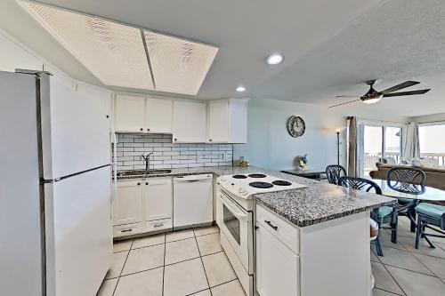Apartamento Gulfstream Condos - Beachfront Corner Unit, Pool Condo