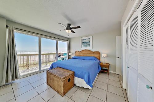 Apartamento Gulfstream Condos - Beachfront Corner Unit, Pool Condo