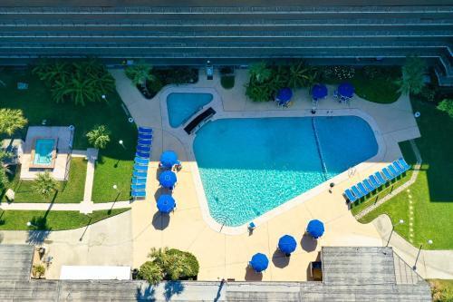 Apartamento Gulfstream Condos - Beachfront Corner Unit, Pool Condo