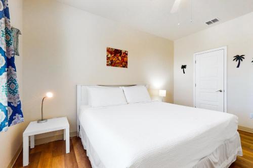 Leeward Bay 15001
