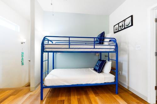 Leeward Bay 15001