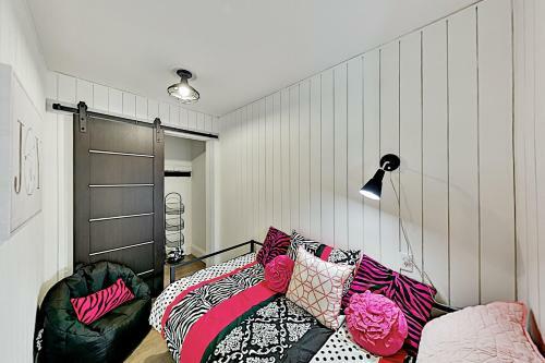 Apartamento Chic Canal-front Escape - Dock & Direct Bay Access Condo