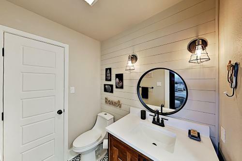 Apartamento Chic Canal-front Escape - Dock & Direct Bay Access Condo