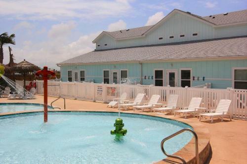 Nemo Cay Resort D140k Poolside By Padre Escapes