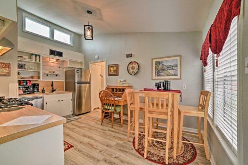Coastal Escape With Yard - Walk 1 Mile To Texas Aandm!
