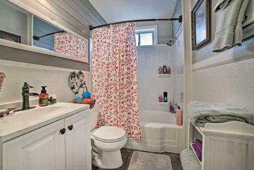 Coastal Escape With Yard - Walk 1 Mile To Texas Aandm!