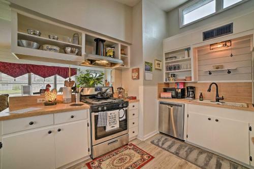 Coastal Escape With Yard - Walk 1 Mile To Texas Aandm!