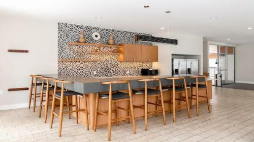 Cozysuites Two Beautiful 2br 2ba Apartments