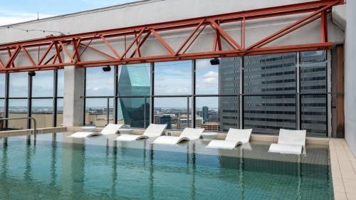 Apartamento Bold 2br 2ba With Sky Pool Cozysuites