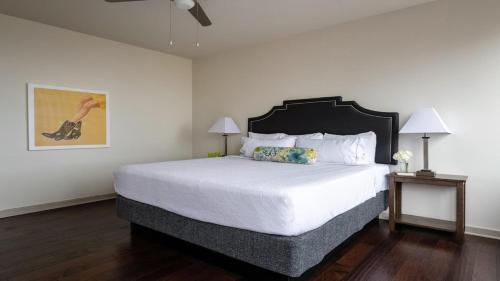 Stylish 2br Apartment Elm Street Cozysuites