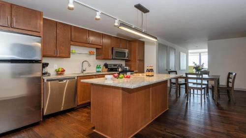 Stylish 2br Apartment Elm Street Cozysuites