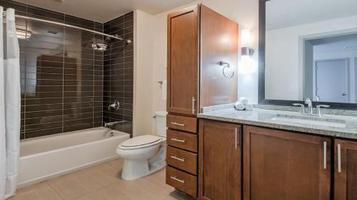 Stylish 2br Apartment Elm Street Cozysuites