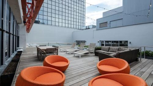 Stylish 2br Apartment Elm Street Cozysuites
