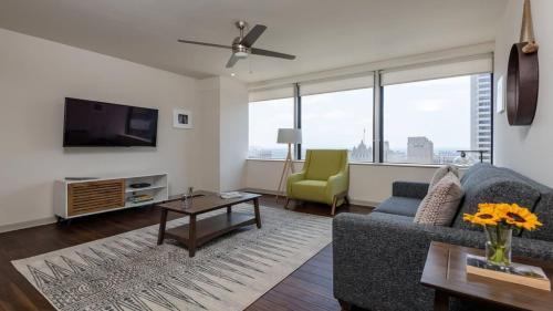 Stylish 2br Apartment Elm Street Cozysuites