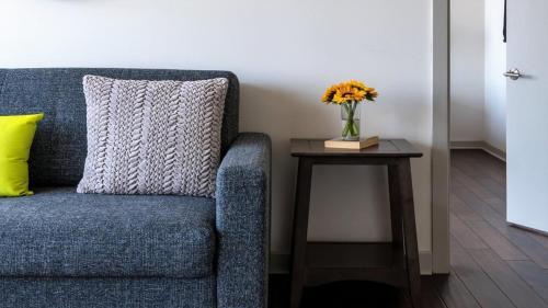 Stylish 2br Apartment Elm Street Cozysuites