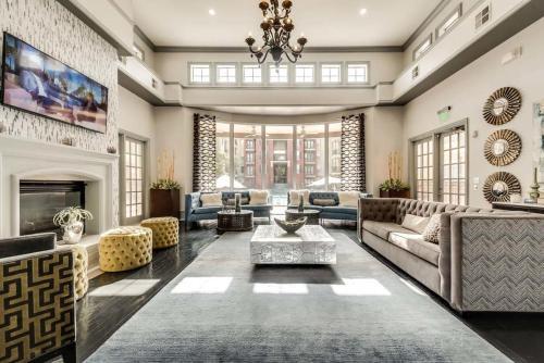 Cozysuites Bold And Classy 1 Br Apartment Cityplace