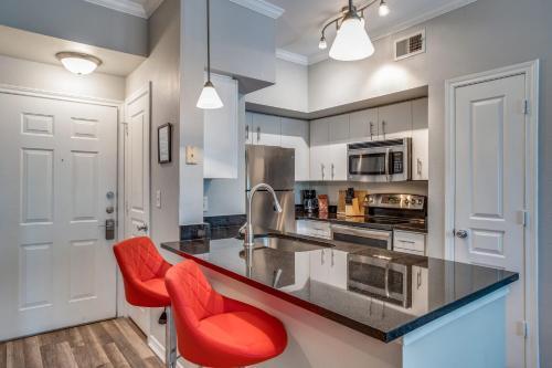 Cozysuites Bold And Classy 1 Br Apartment Cityplace